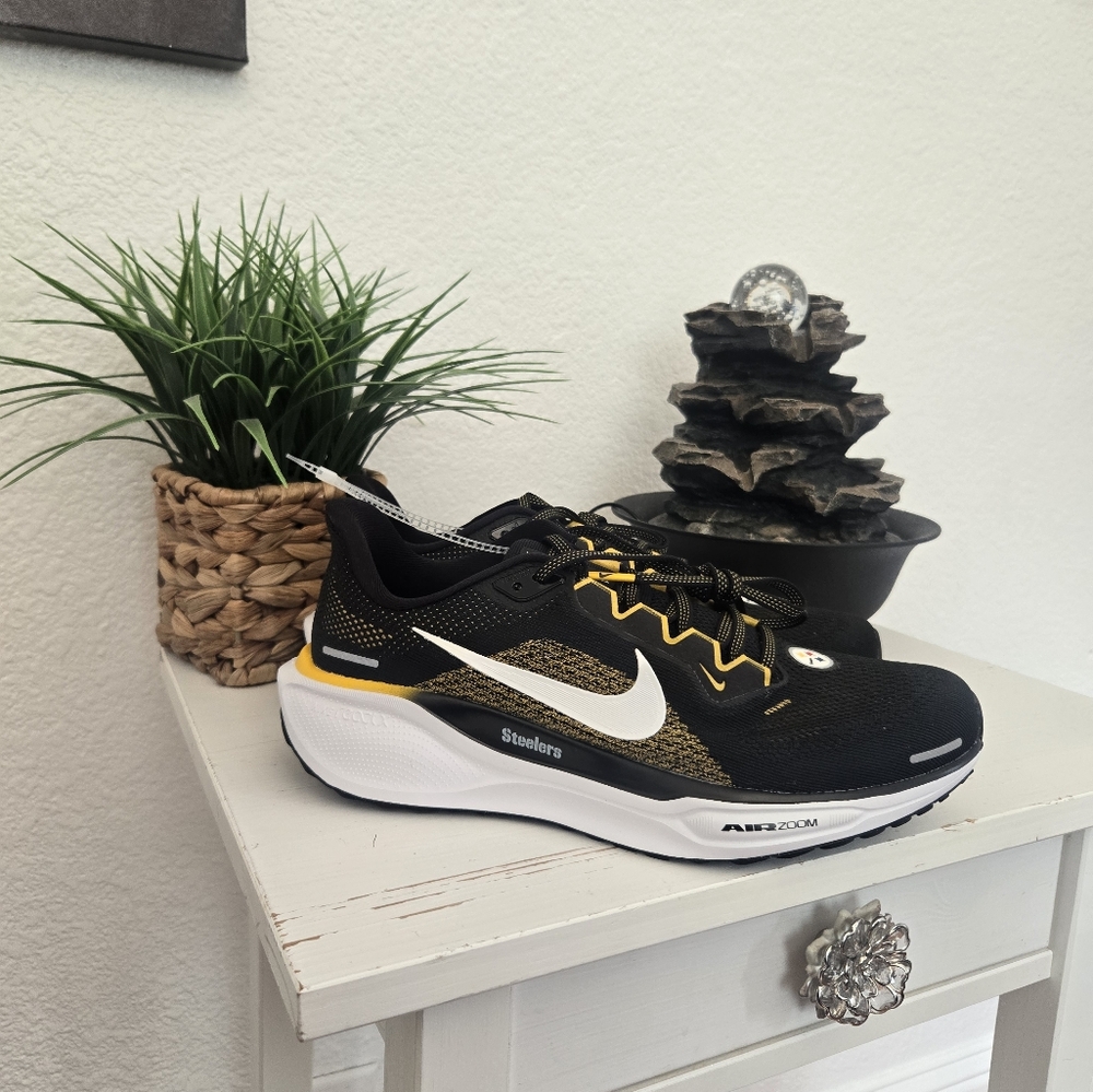 NWT  Nike Pegasus41 Black and Gold Running Shoes Pittsburg Steelers Size 7.5